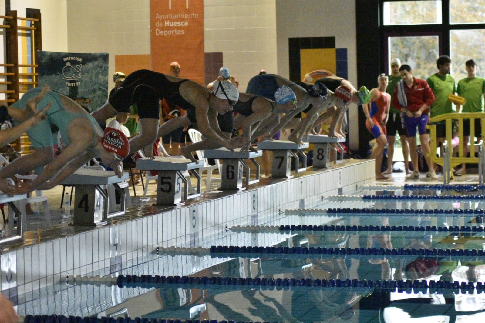 El Torneo Ciudad de Huesca Memorial Antonio Gutiérrez de natación reunió a más de 300 nadadores