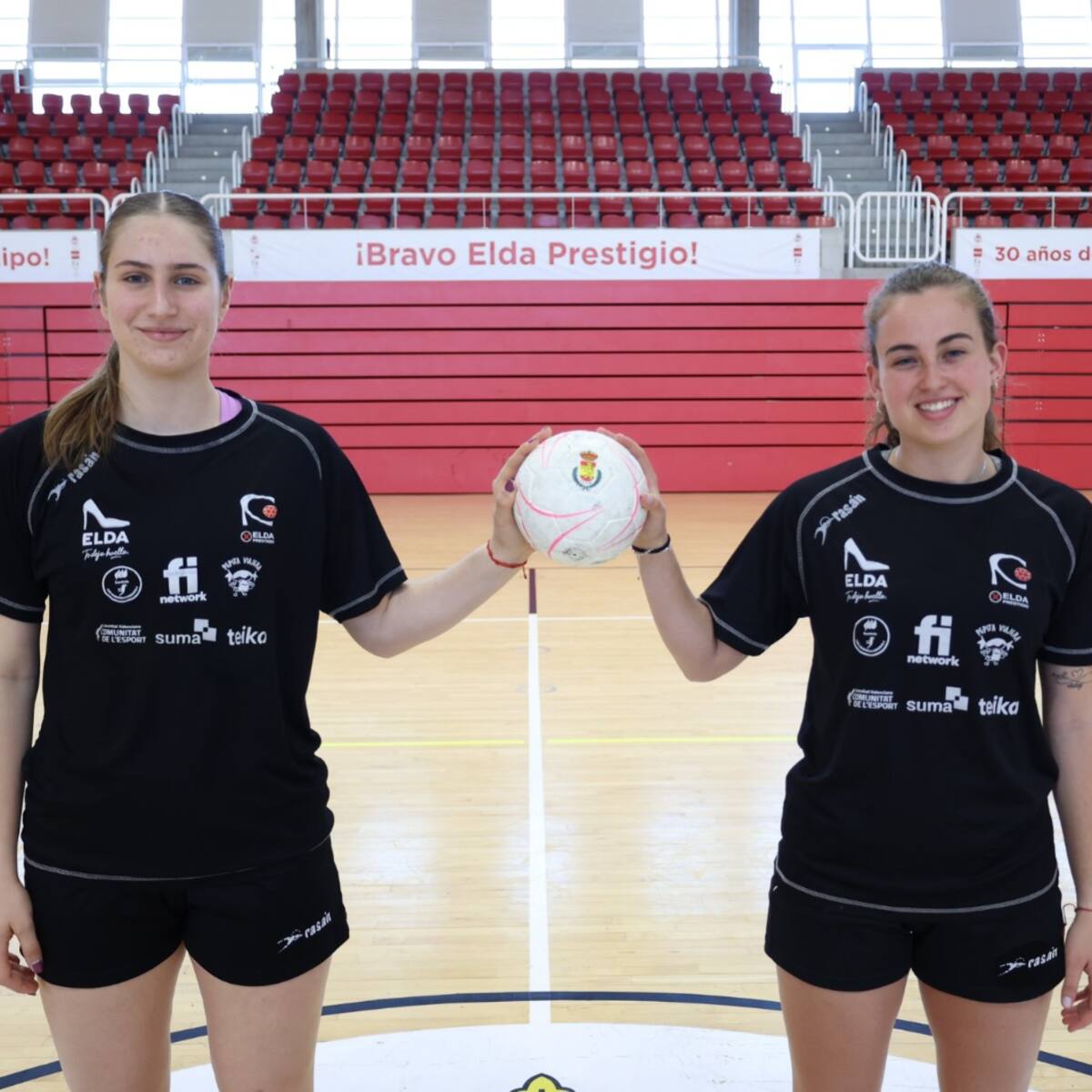 El Elda Prestigio apuesta por el futuro con Luna Villaescusa y Anastasia Hvozd