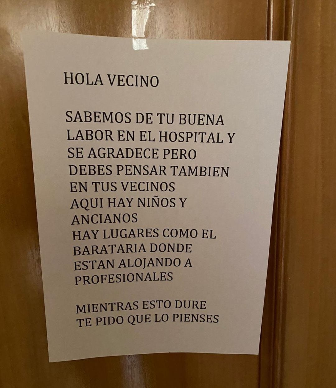 El sanitario encontró en la puerta de su vivienda esta nota 