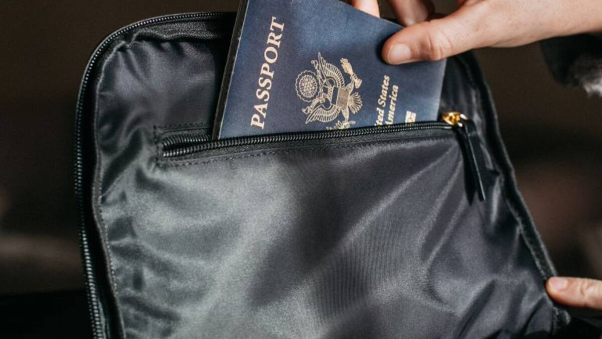 Laura: "Tengo que hacer un test de cultura general para obtener la nacionalidad que ni si quiera mis amigos españoles sabrían responder"