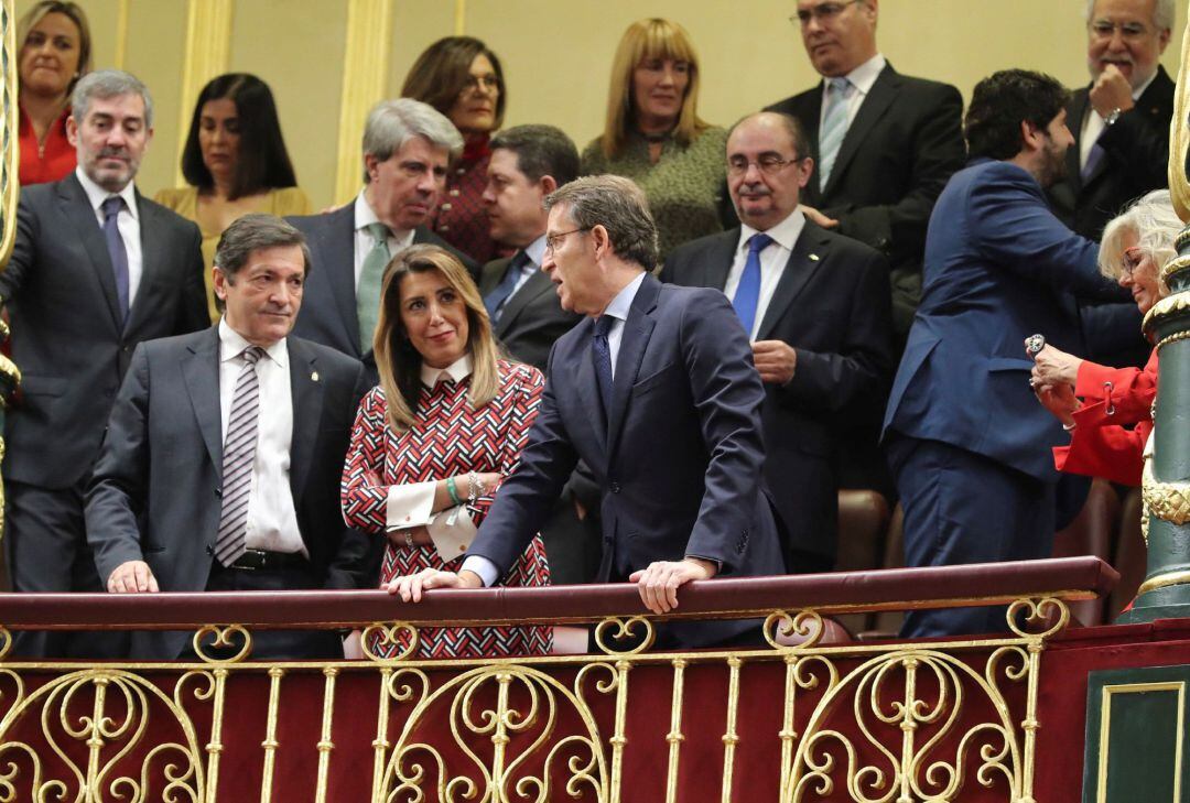 Los presidentes autonómicos de Asturias, Javier Fernández (abajo-i), de Andalucía, Susana Díaz (abajo-2i), de Galicia, Alberto Núñez Feijóo (abajo-d), de Canarias, Fernando Clavijo (arriba-i), de Madrid, Angel Garrido (arriba-2i), de Castilla-La Mancha, E