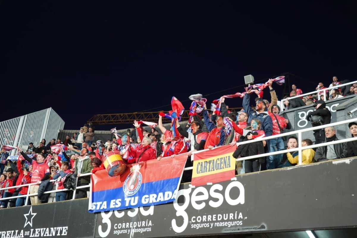 Aficionados de la Minera en el Cartagonova en el partido ante el Real Madrid de la temporada pasada