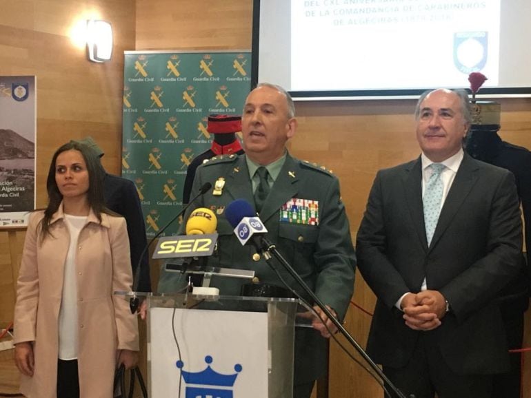 Un momento de la inauguración de la exposición que sobre el 140 aniversario de la fundación del Cuerpo de Carabineros en el Campo de Gibraltar
