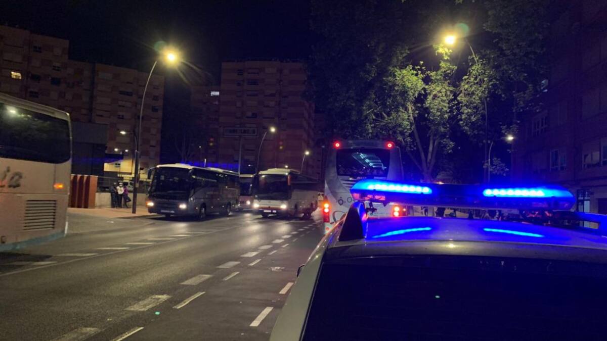 Lorca intensifica los controles policiales para vigilar el uso de mascarillas en el transporte colectivo
