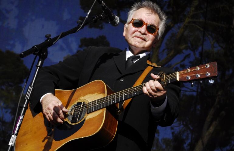 John Prine durante una actuación en San Francisco en el año 2009