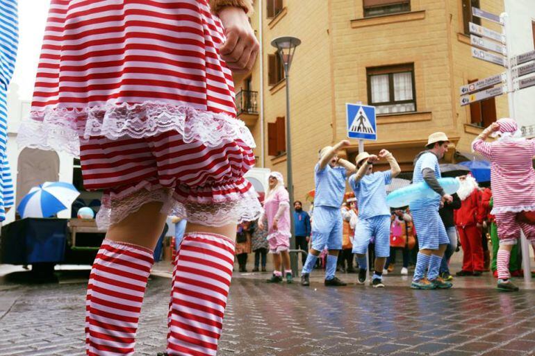 Cientos de personas se reunieron en Tolosa para celebrar el carnaval.