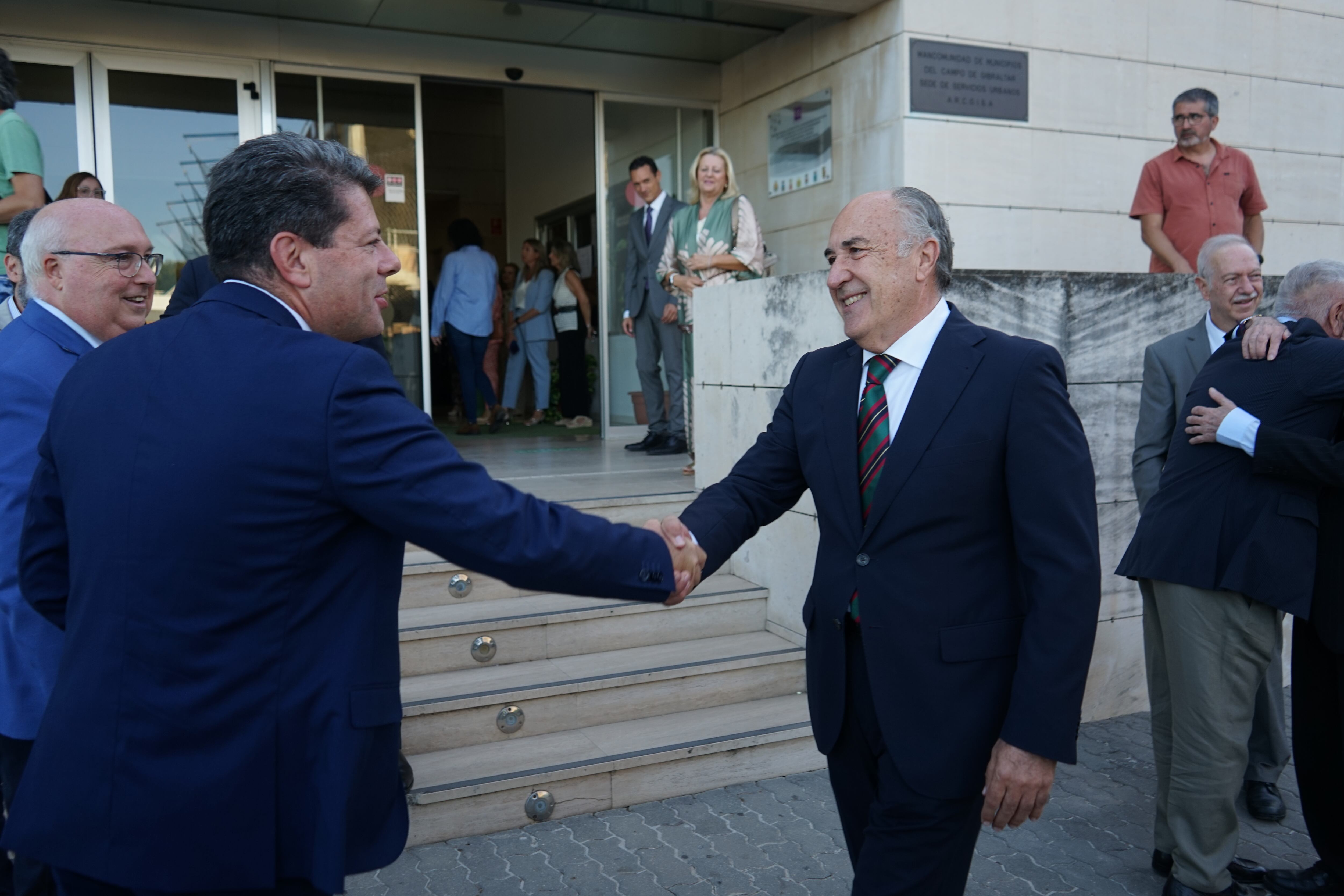 Landaluce saluda a Fabian Picardo