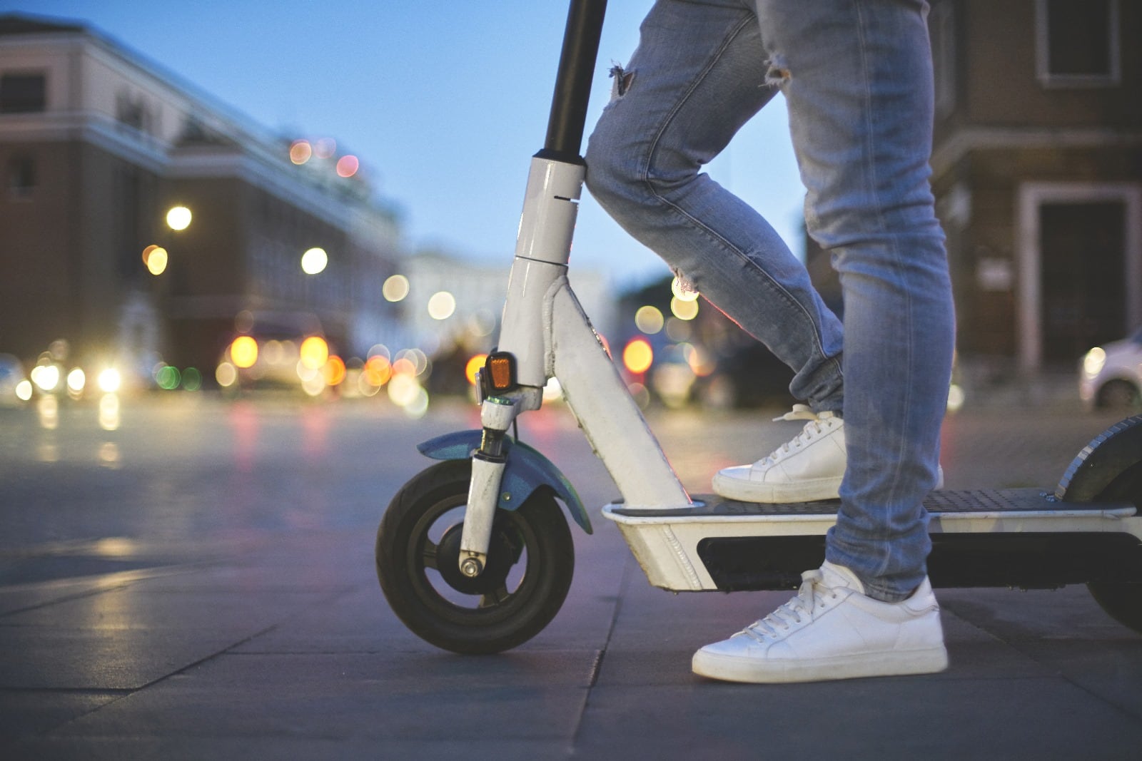 Renfe prohíbe el acceso con patinetes eléctricos a todos sus trenes