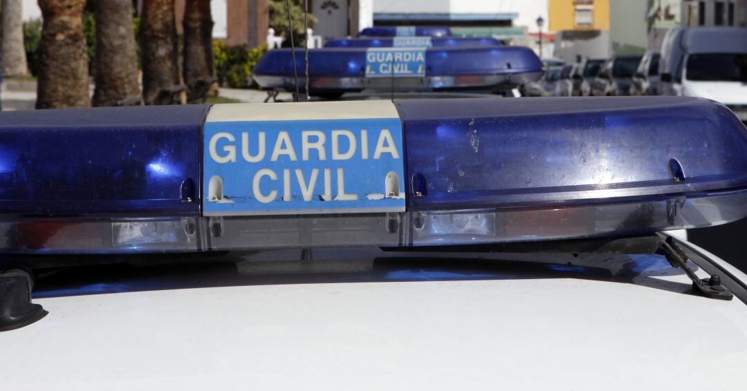 Varios coches de la Guardia Civil. 