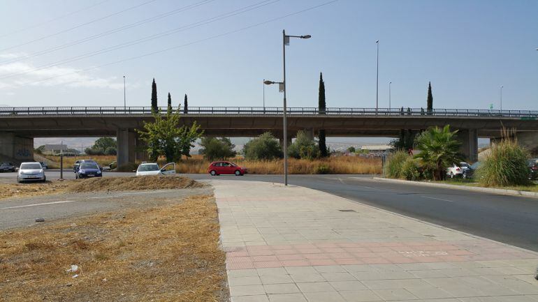 Rotonda de acceso al PTS en la Ronda Sur de Granada