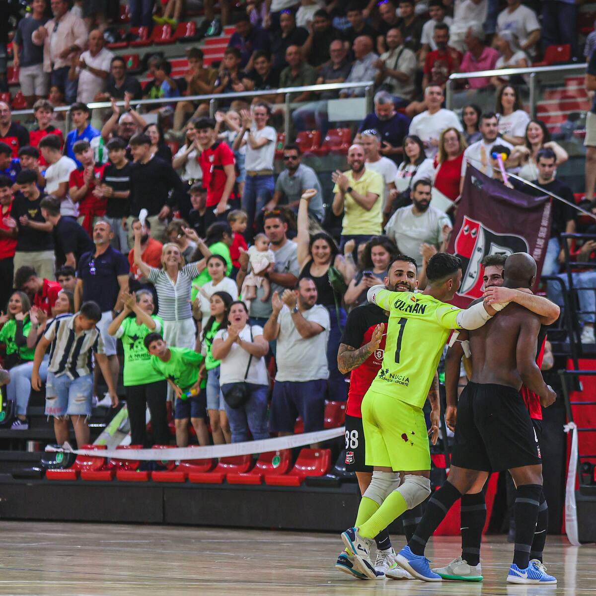 El Sporting La Nucía se impone a Mataró y sigue adelante en la fase de ascenso