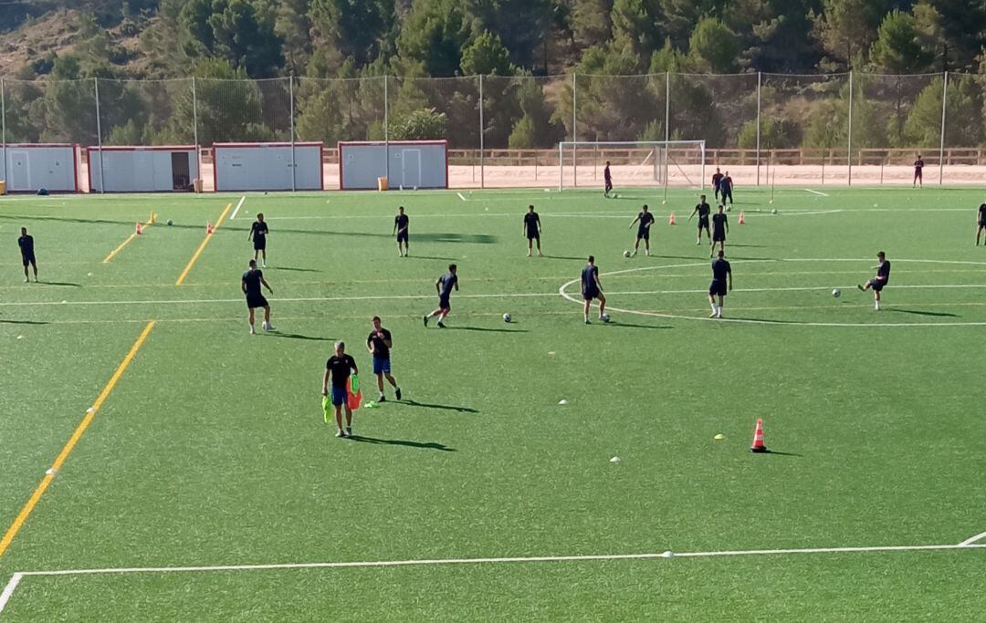 Parras trabaja con 20 jugadores del primer equipo