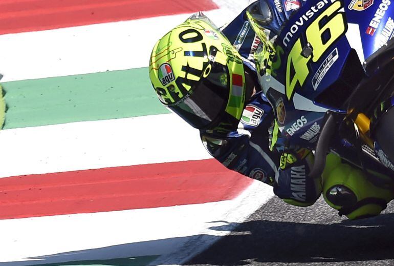 Valentino Rossi sobre el asfalto de Mugello 