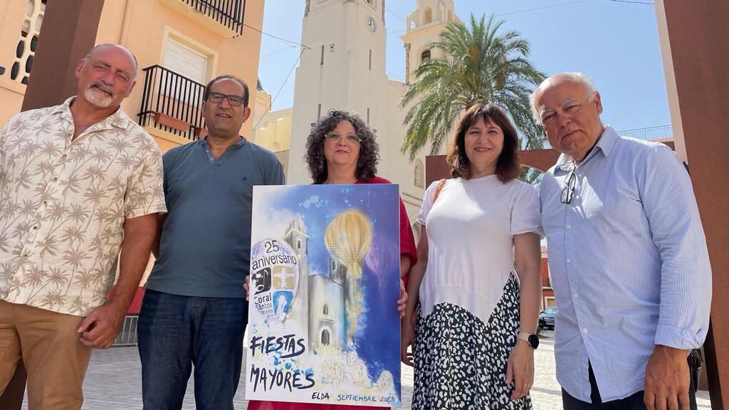 David Guardiola, Ramón González, Marina Pérez, Teresa Bellot y Juan Carlos Pastor sobre la presentación de la revista Fiestas Mayores de Elda