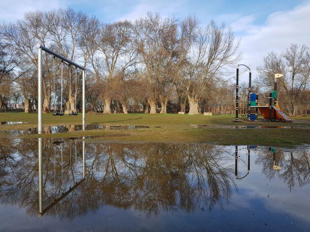 El Soto se ha inundado con la crecida del Adaja