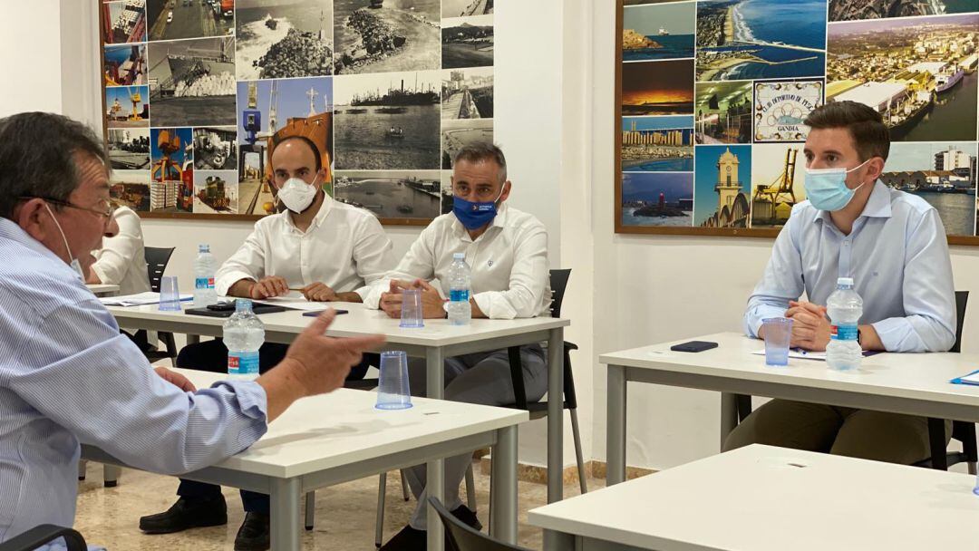 Reunión del PP de Gandia con la Cofradía de Pescadores del Grau