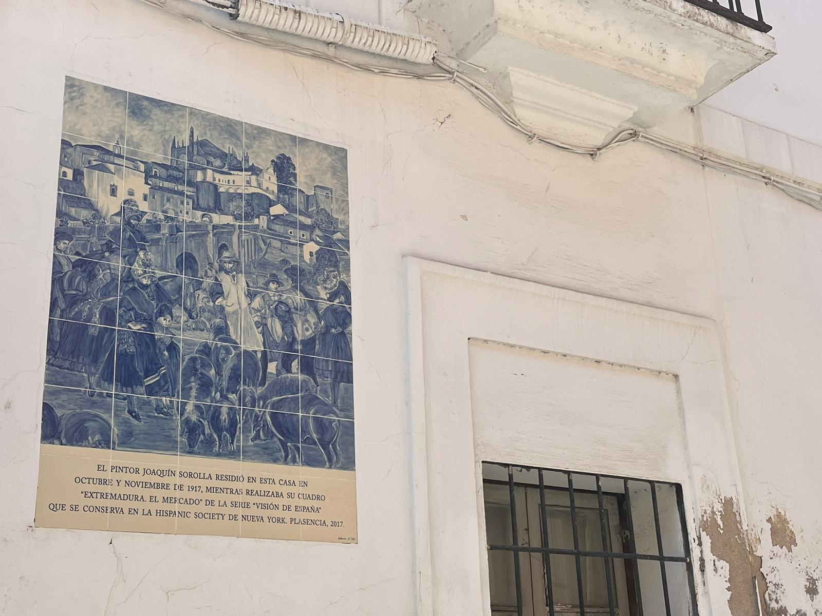 Placa conmemorativa en la casa donde residió el pintor Joaquín Sorolla.