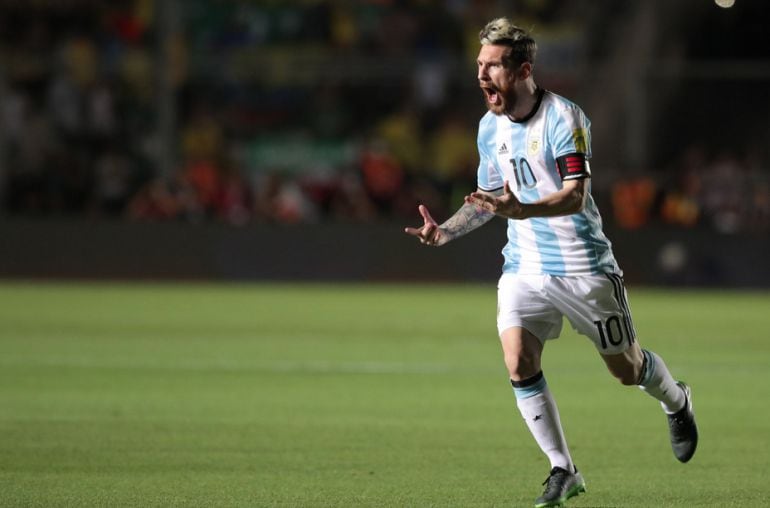 Leo Messi celebra su gol ante Colombia 