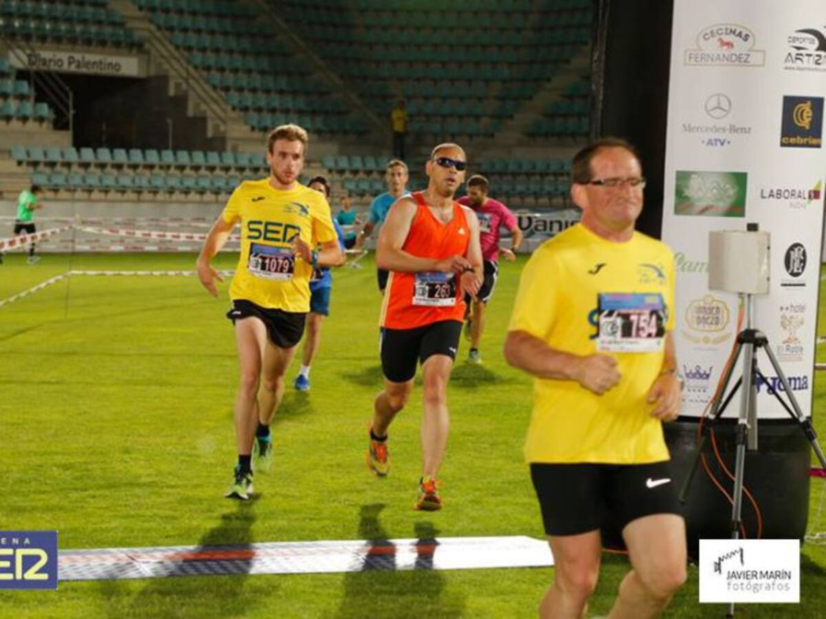 Fotogalería de la II Carrera Nocturna Monumental Cadena SER Ciudad de Palencia