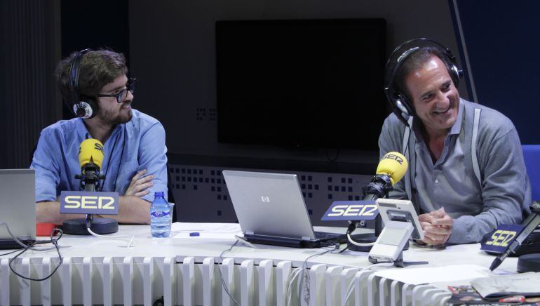 Antonio Contreras, autor de &#039;Palabras sabias a oídos sordos&#039;, junto a su padre, José Miguel Contreras, exvicepresidente de Atresmedia.