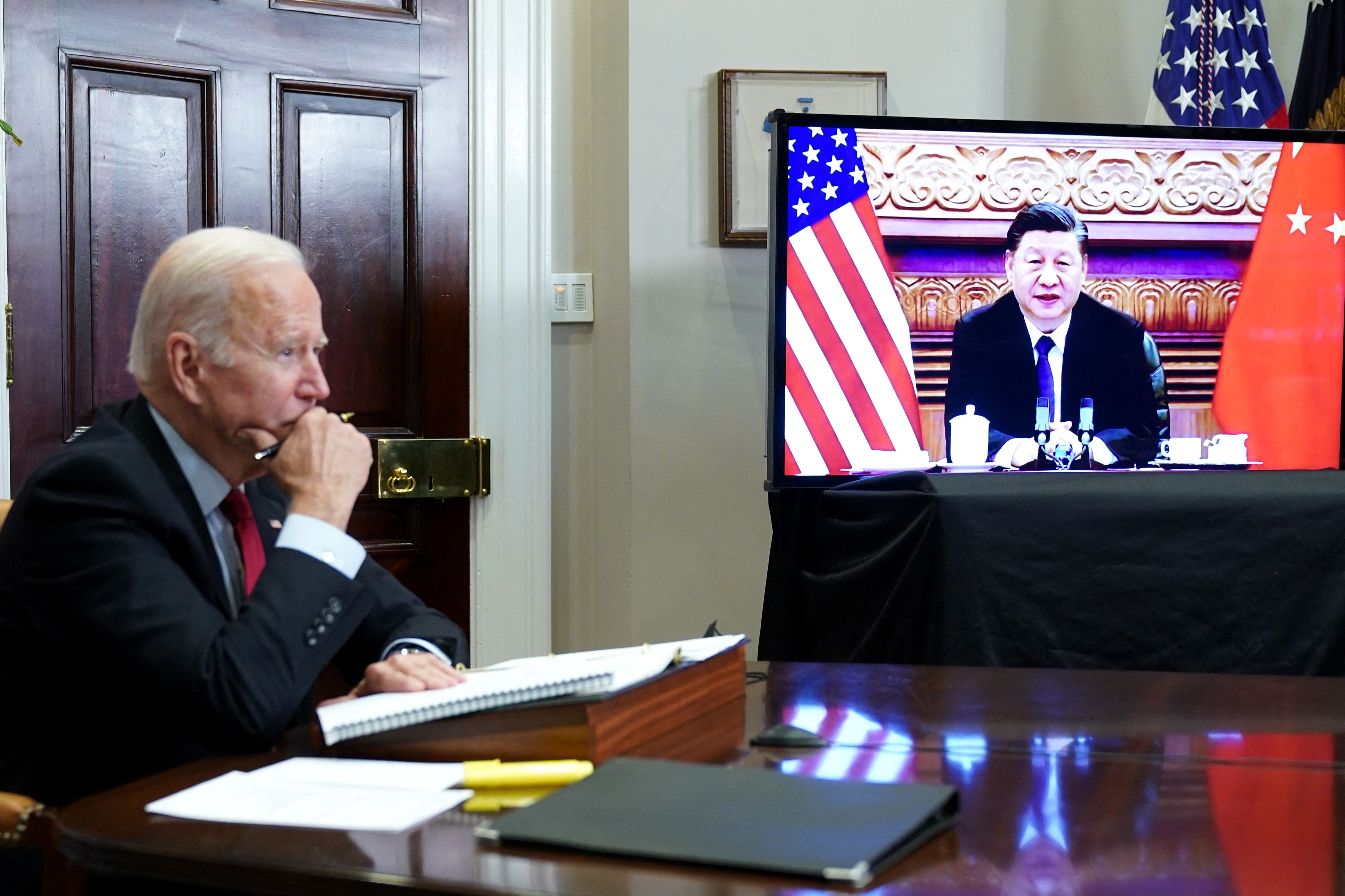 Imagen de un encuentro telemático entre Biden y Xi Jinping el pasado marzo de 2022