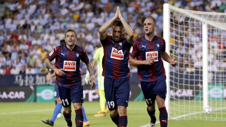 Charles celebra su primer gol con la camiseta del Eibar