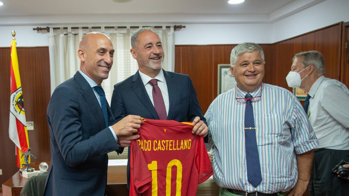 Francisco Castellano presenta en Madrid la solicitud ante la Real Federación Española de Fútbol para que Gran Canaria sea sede del Mundial 2030