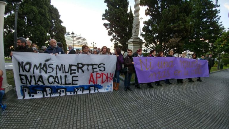 Concentración tras la muerte de una persona sin hogar en Cádiz en noviembre de 2016