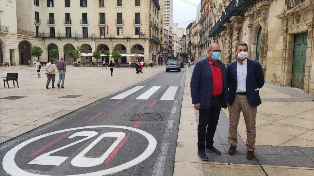 Presentación de las primeras zonas 20 de Alicante en lugares con plataforma compartida