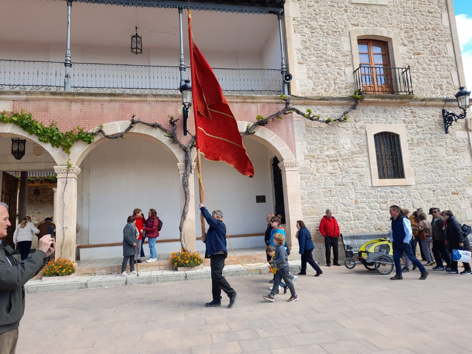 Llegada a la ermita de la Virgen de las Viñas desde Sinovas de la romería de San Marcos 2024