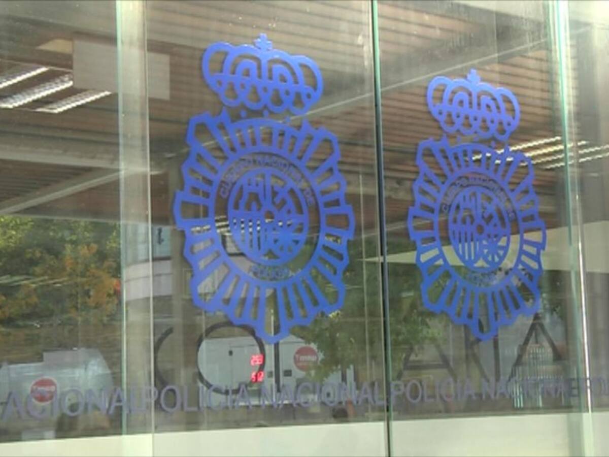 Detenido tras pelearse con unos vigilantes de seguridad para robar en un área comercial de Vigo