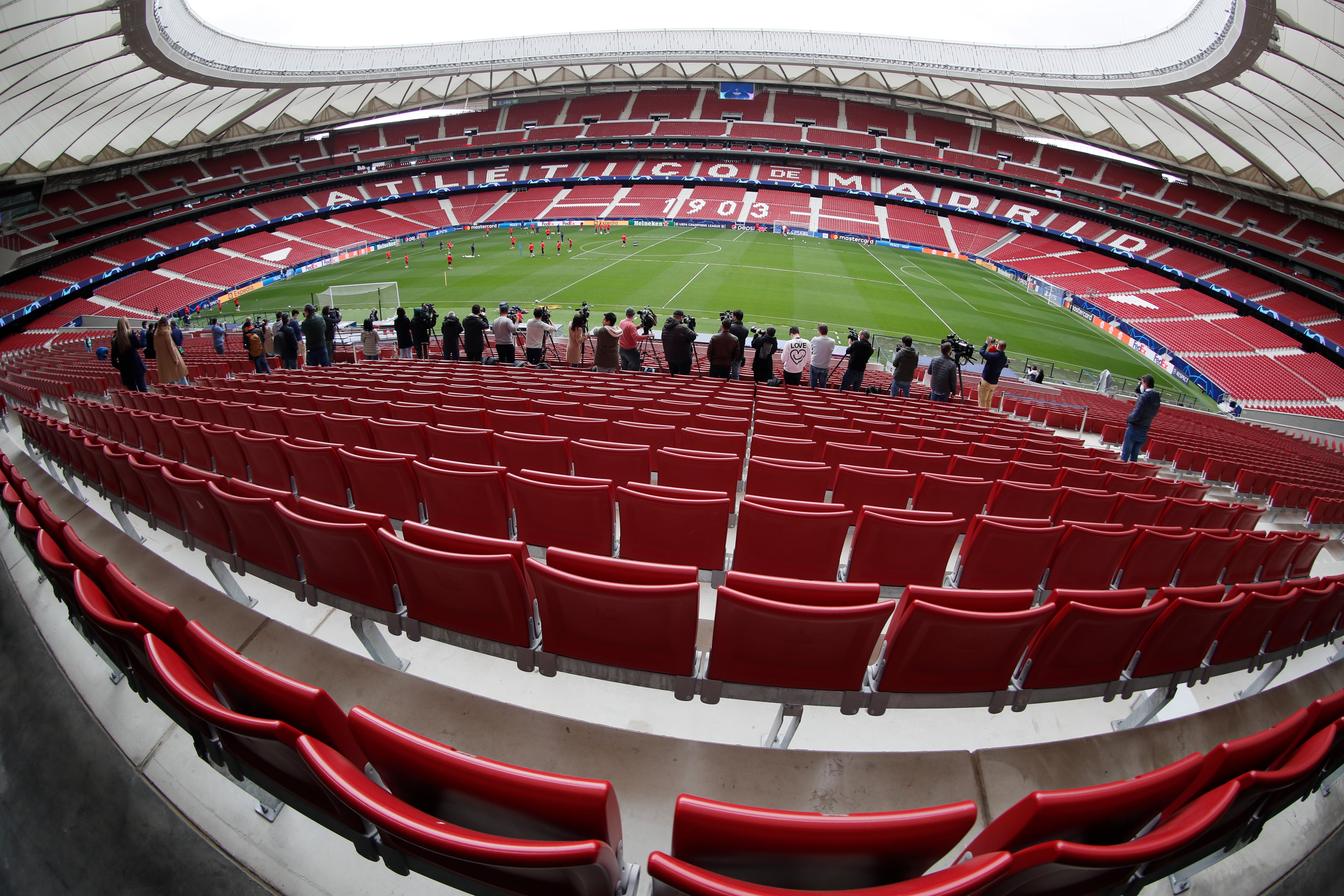 Los jugadores del Atlético de Madrid en el Wanda Metropolitano durante el entrenamiento antes de jugar contra el Manchester City