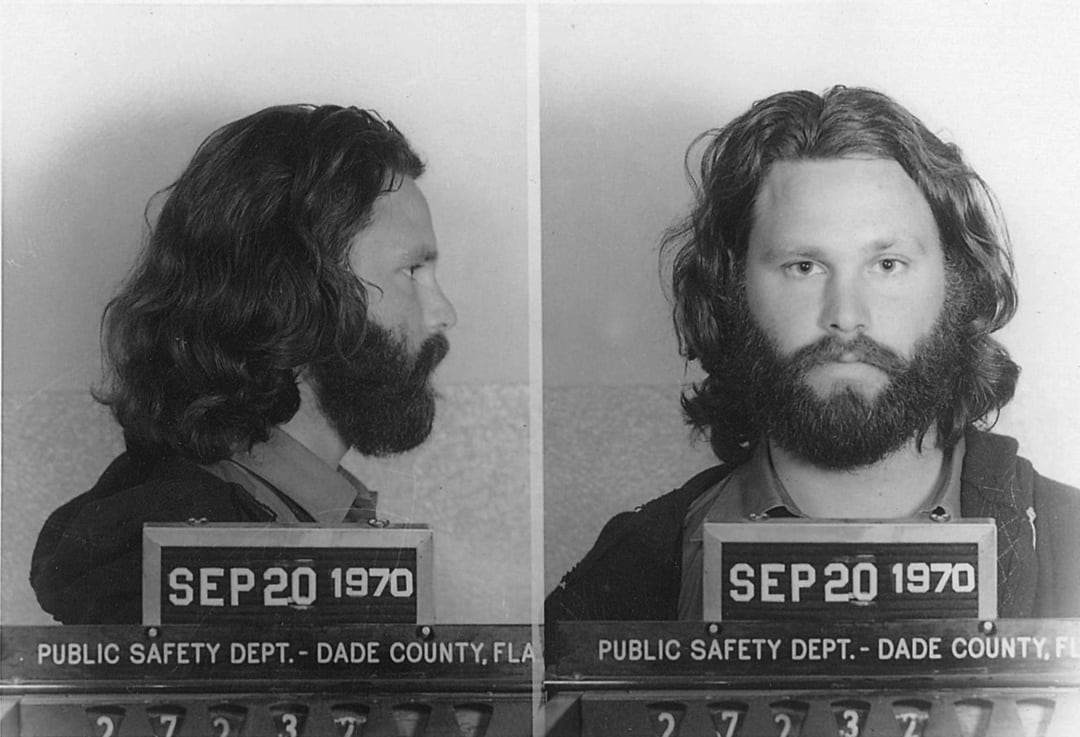 Fotografía policial de Jim Morrison tras su detención el 20 de septiembre de 1970 en Dade County, Florida.