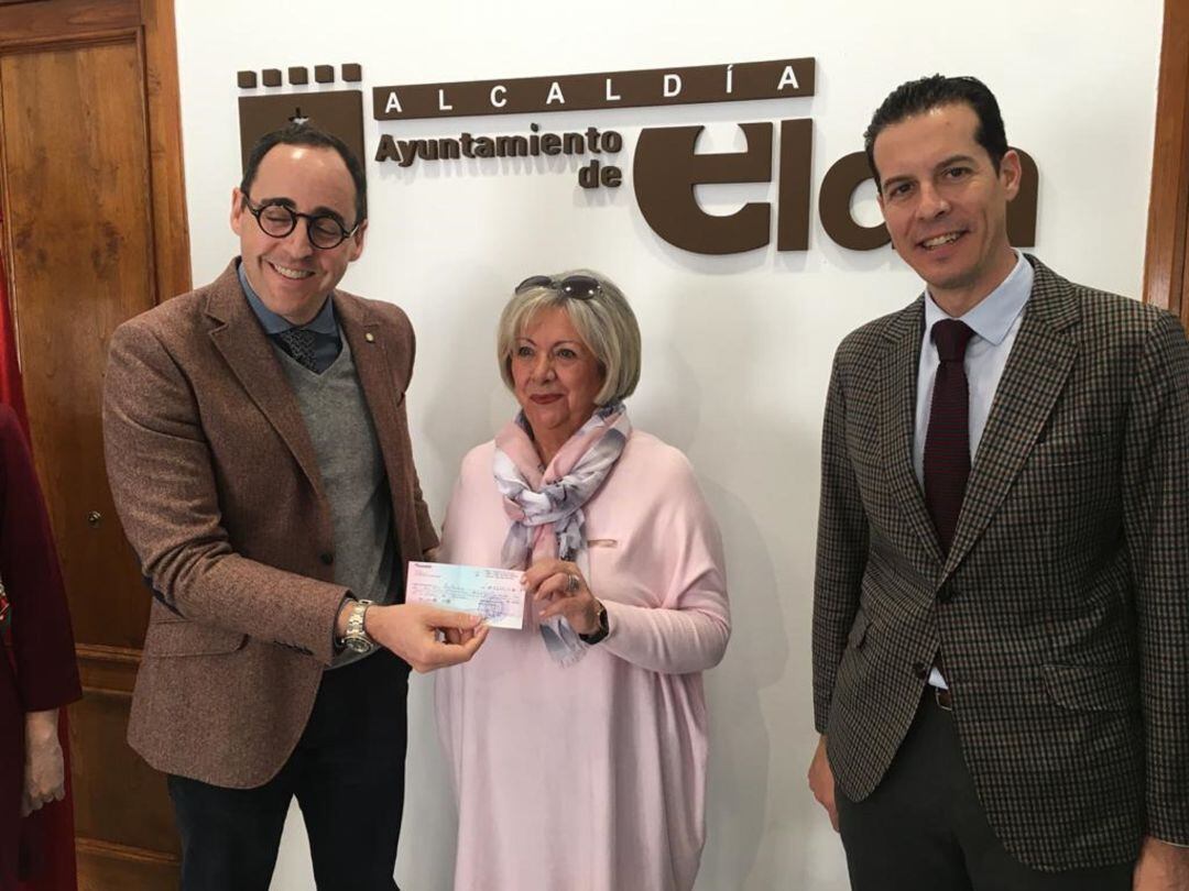 Cáritas Elda recibe 3.000 euros del Rotary Club