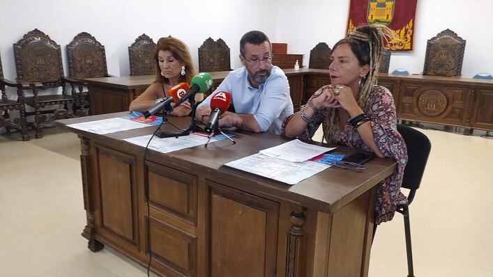 Mercedes Atanet, Juan Franco y Raquel Ñeco en rueda de prensa.