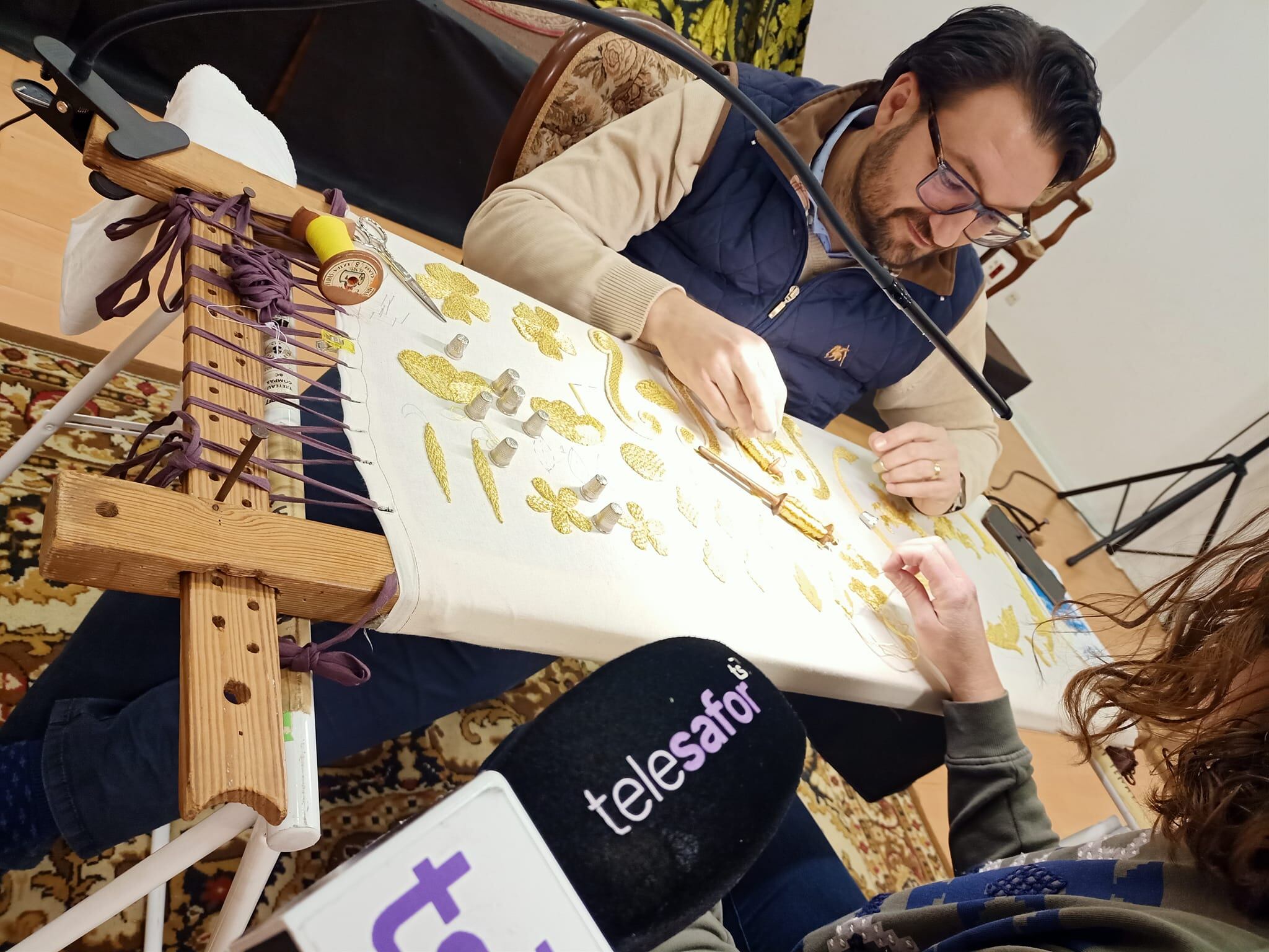 Jaime Guillem durante el acto de bordado del manto en Oliva.