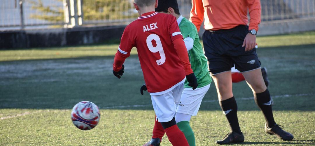 Los ‘peques’ de la UD Sanse celebran el torneo más solidario de la Navidad