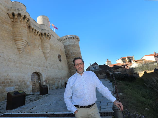 Asociación Amigos del Castillo y monumentos de Fuentes de Valdepero (Palencia), en la imagen iglesia de Nuestra señora la Antigua