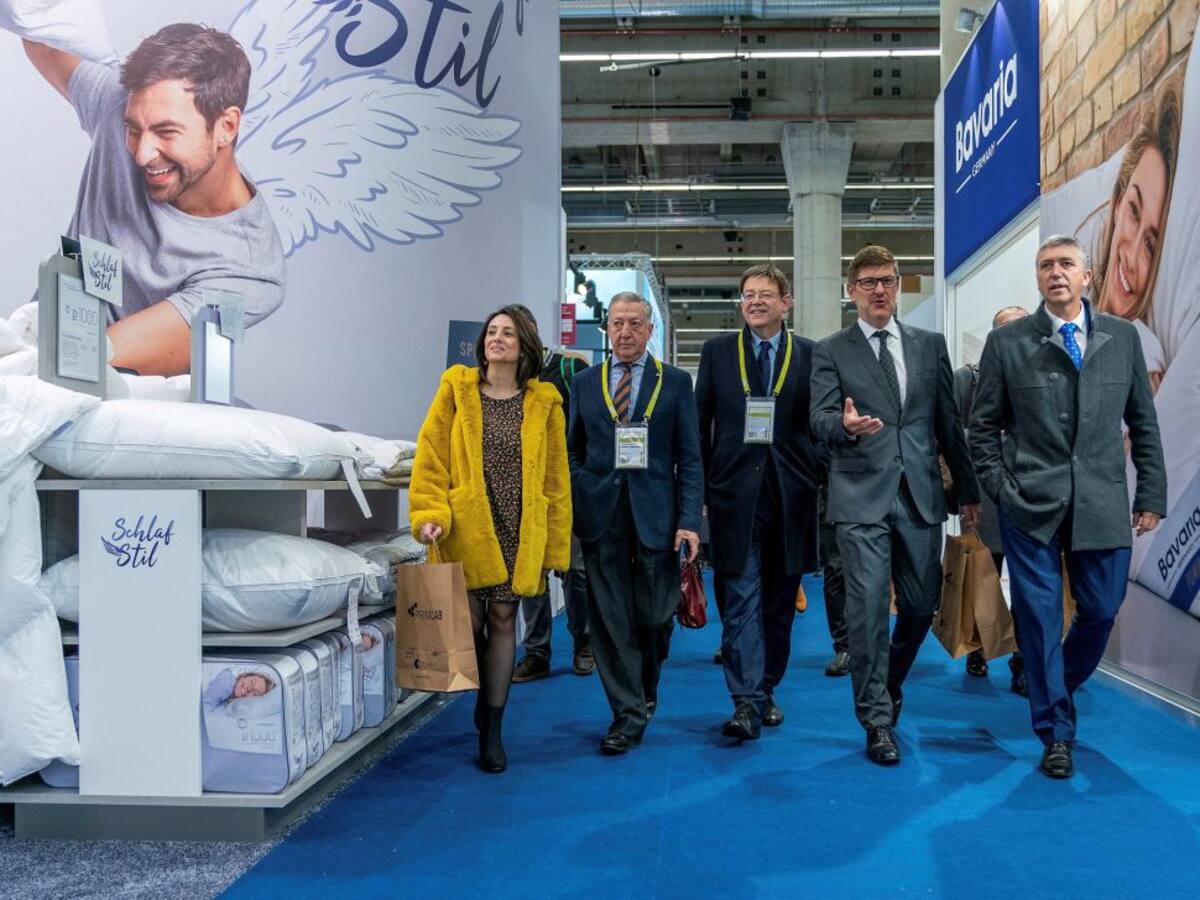 Ximo Puig anuncia la creación de la Mesa del Textil para mantener una colaboración continuada