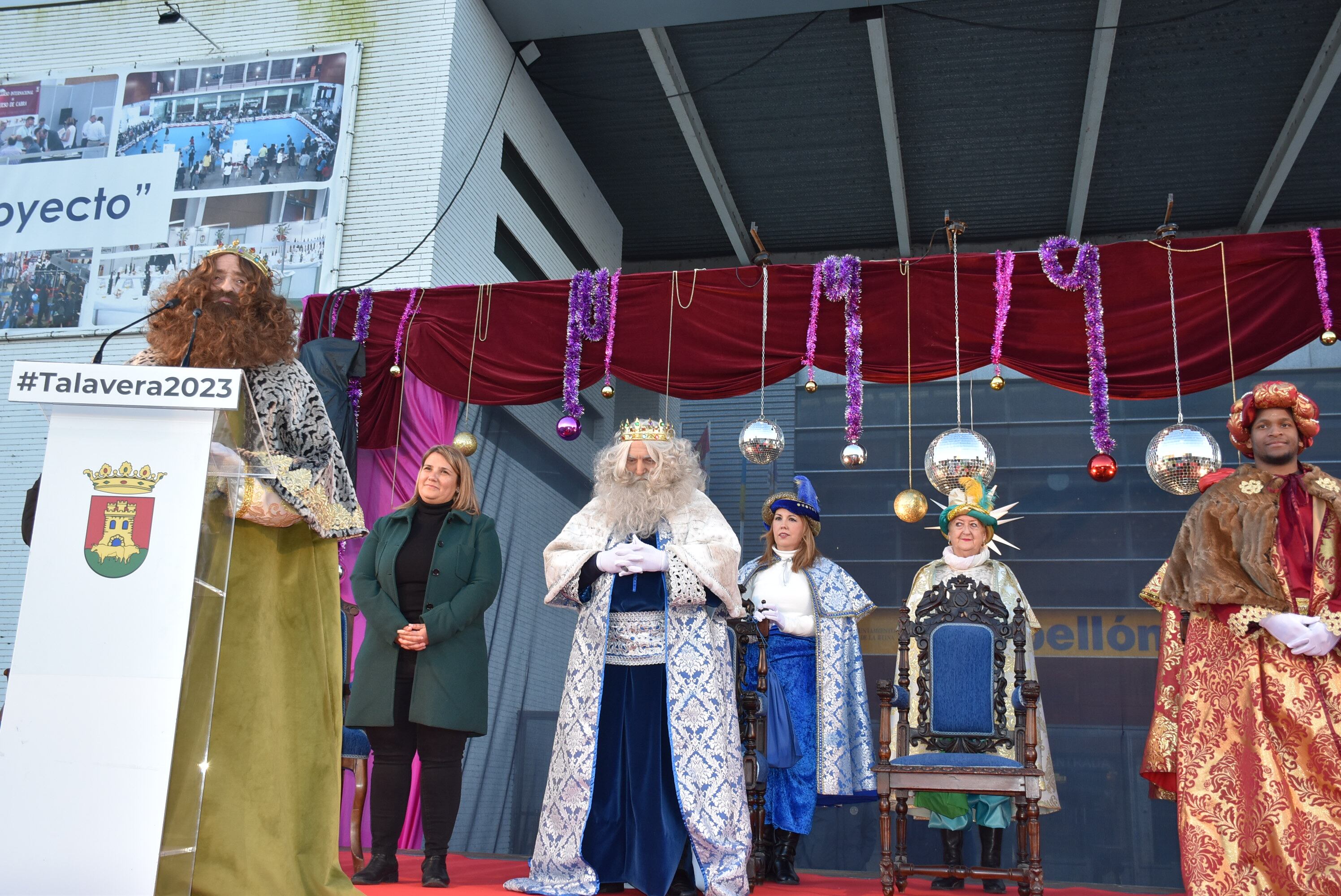 La alcaldesa junto a sus majestades los Reyes Magos de Oriente