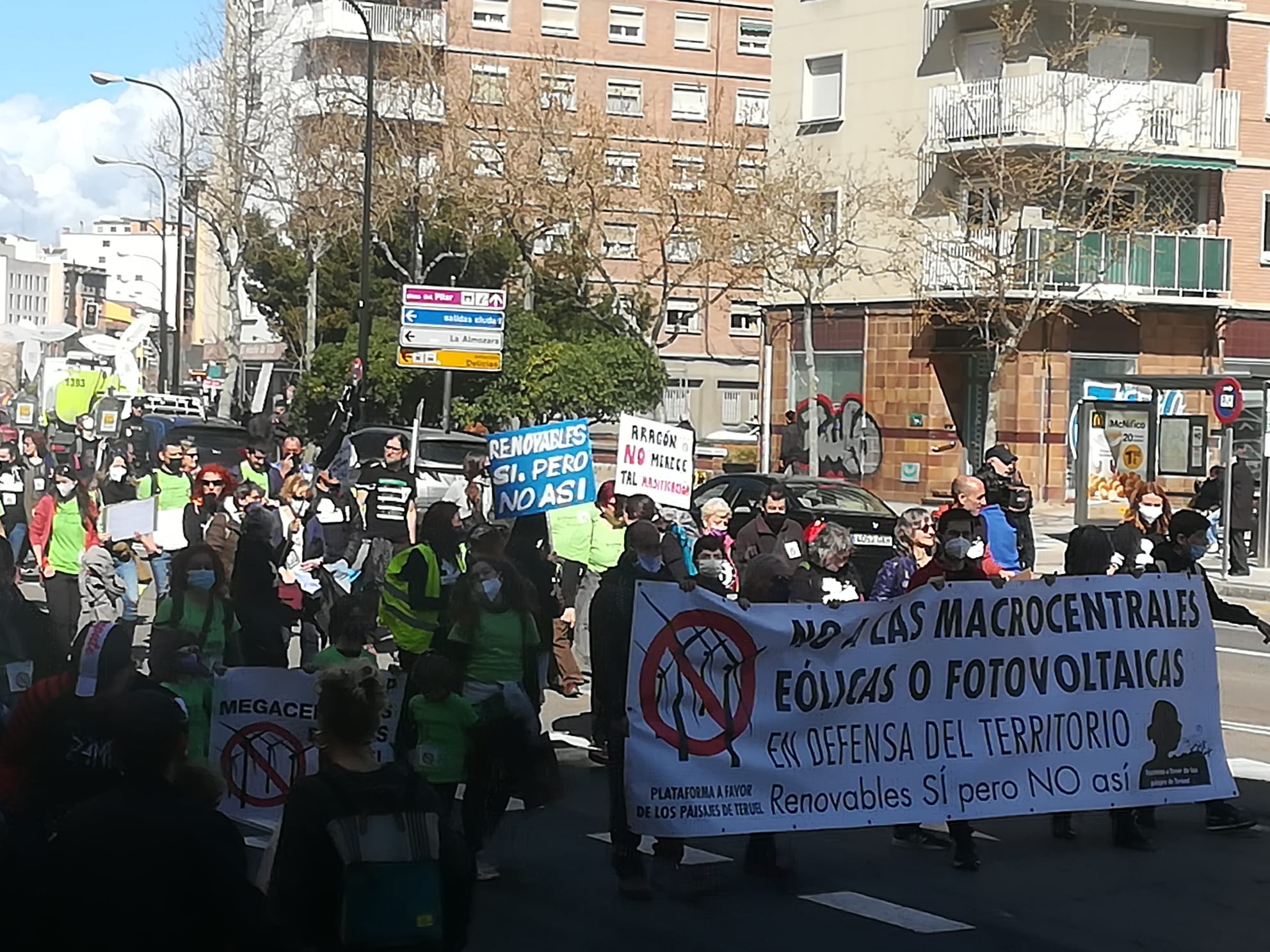 Manifestación contra los macroparques de renovables en Zaragoza