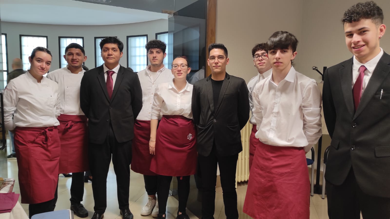 Matías, junto al resto de alumnado del Curso de Especialización en &quot;Pastelería Artesanal&quot; del IEs Alarcos