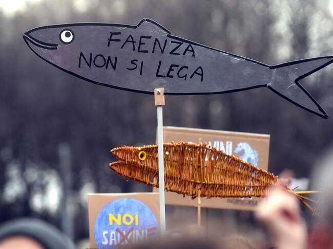 Sardinas: el movimiento antifascista se pone en pie en Italia.