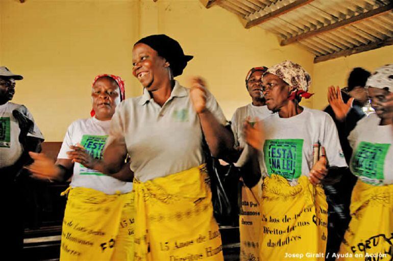 Mujeres mozambiqueñas liderando un proyecto contra la violencia machista