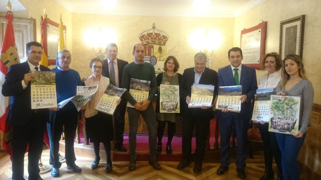 Imagen de la presentación del calendario en el Ayuntamiento Granjeño