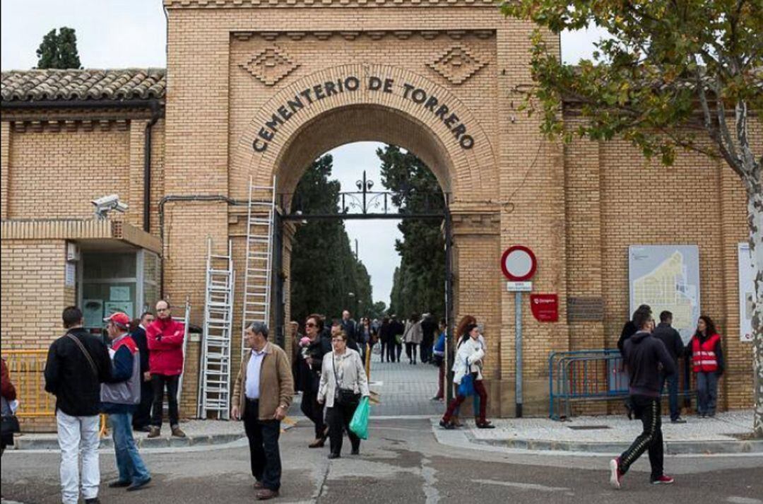 Una de las entradas al Cementerio de Torrero 