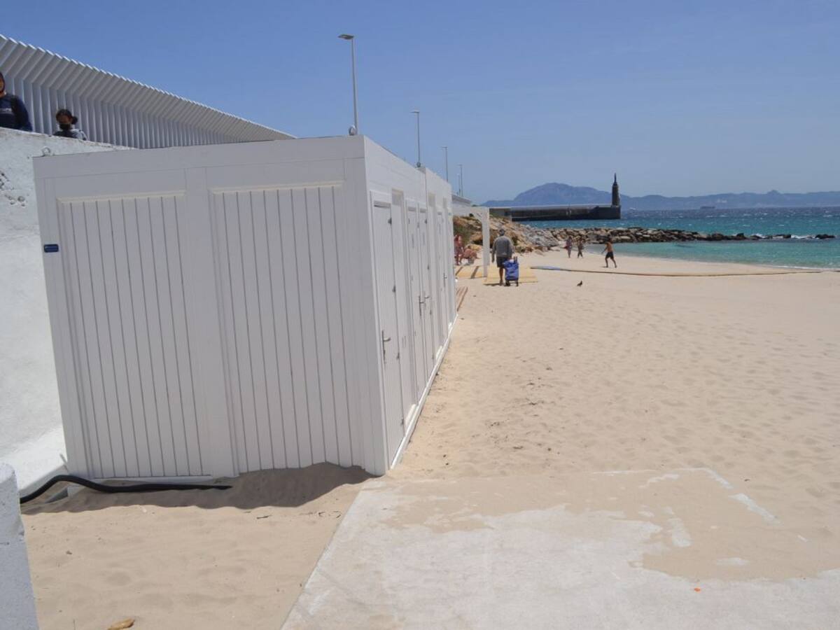 Tarifa incorpora equipamiento adaptado para la playa Chica