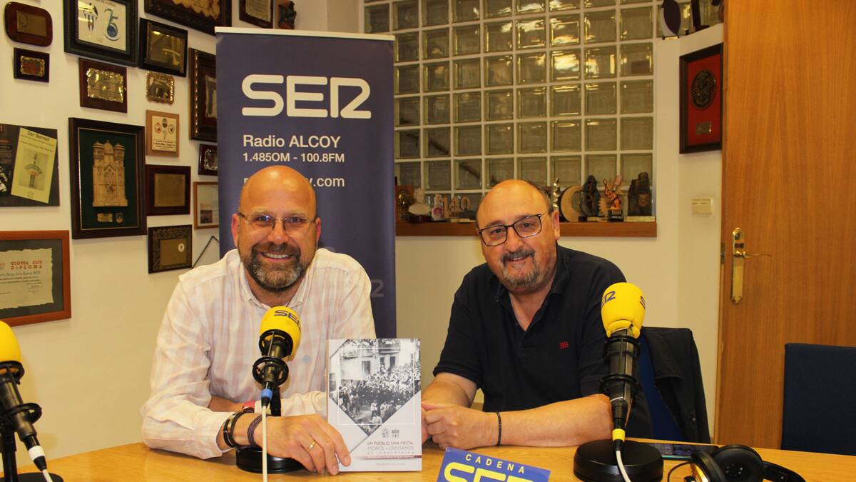 Pòlit Borràs y Fran-jo Maiquez hablan sobre el libro de las Fiestas de Moros y Cristianos de Cocentaina (30/05/2023)