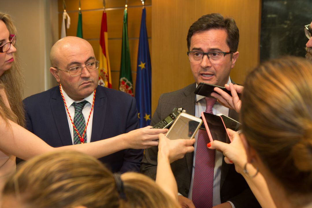 Juan José Bobilla, portavoz de Vox a la izquierda de Góngora.