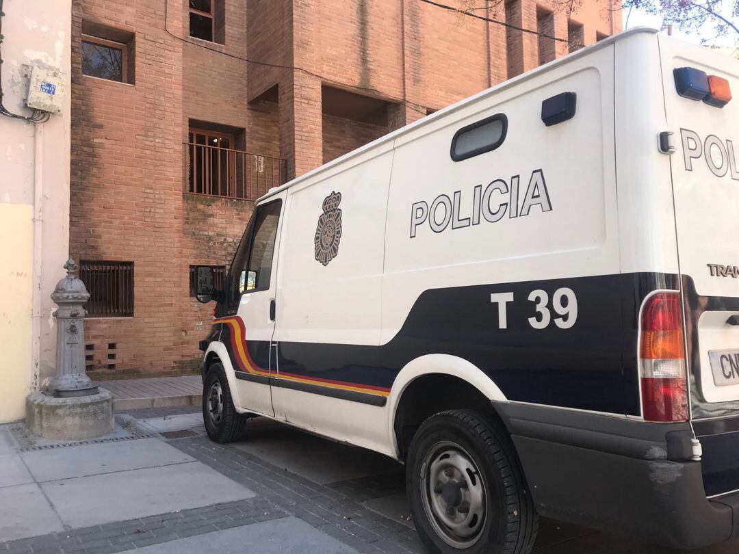 Furgón que trasladaba al detenido ayer miércoles